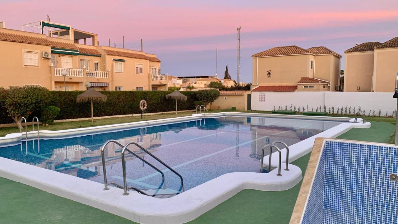 Holiday House Torrevieja Exterior foto