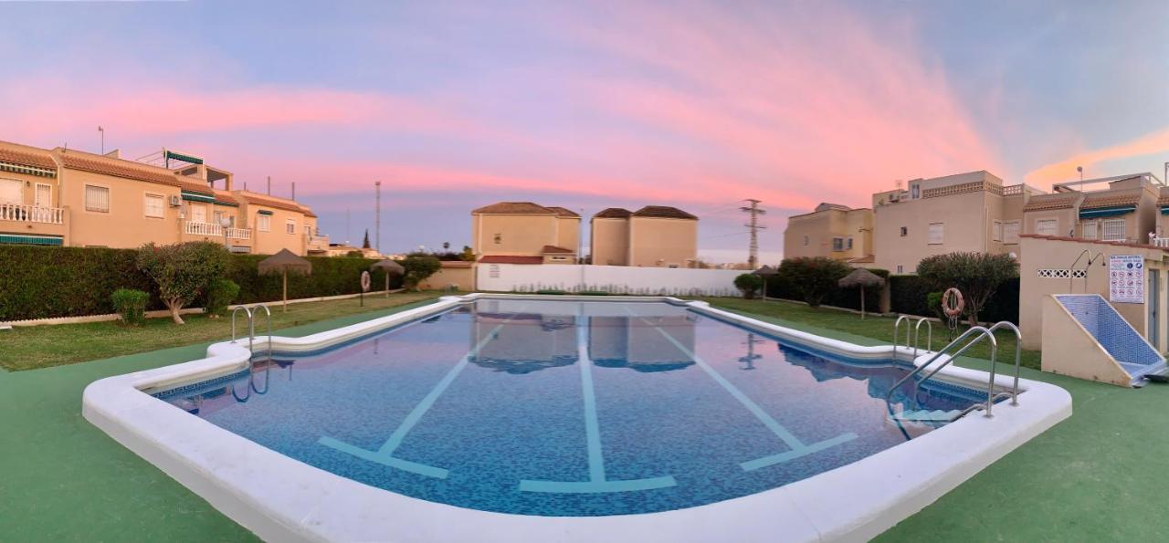 Holiday House Torrevieja Exterior foto