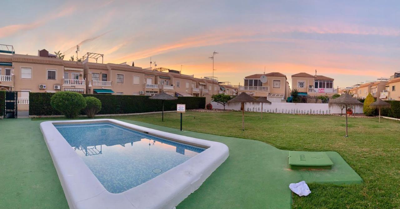 Holiday House Torrevieja Exterior foto