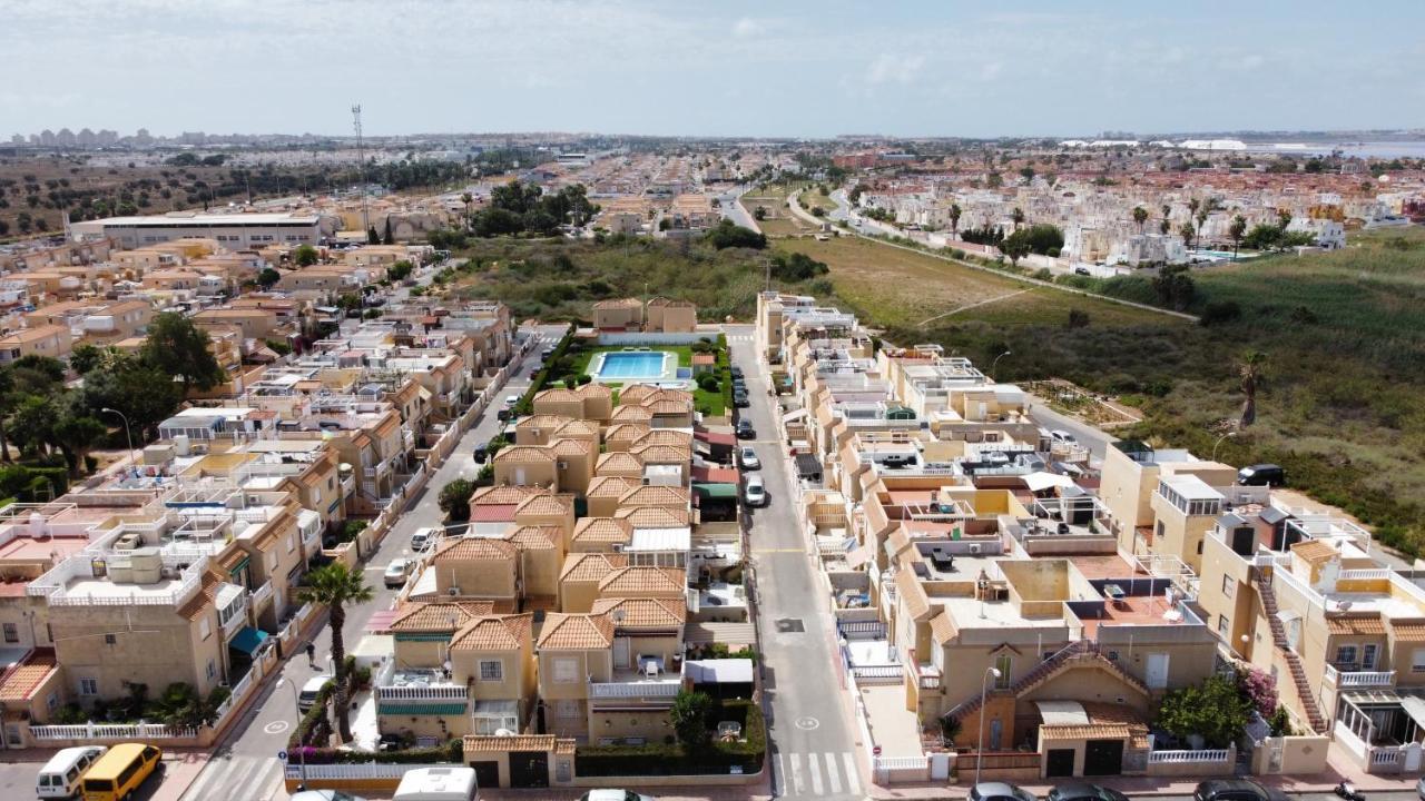 Holiday House Torrevieja Exterior foto